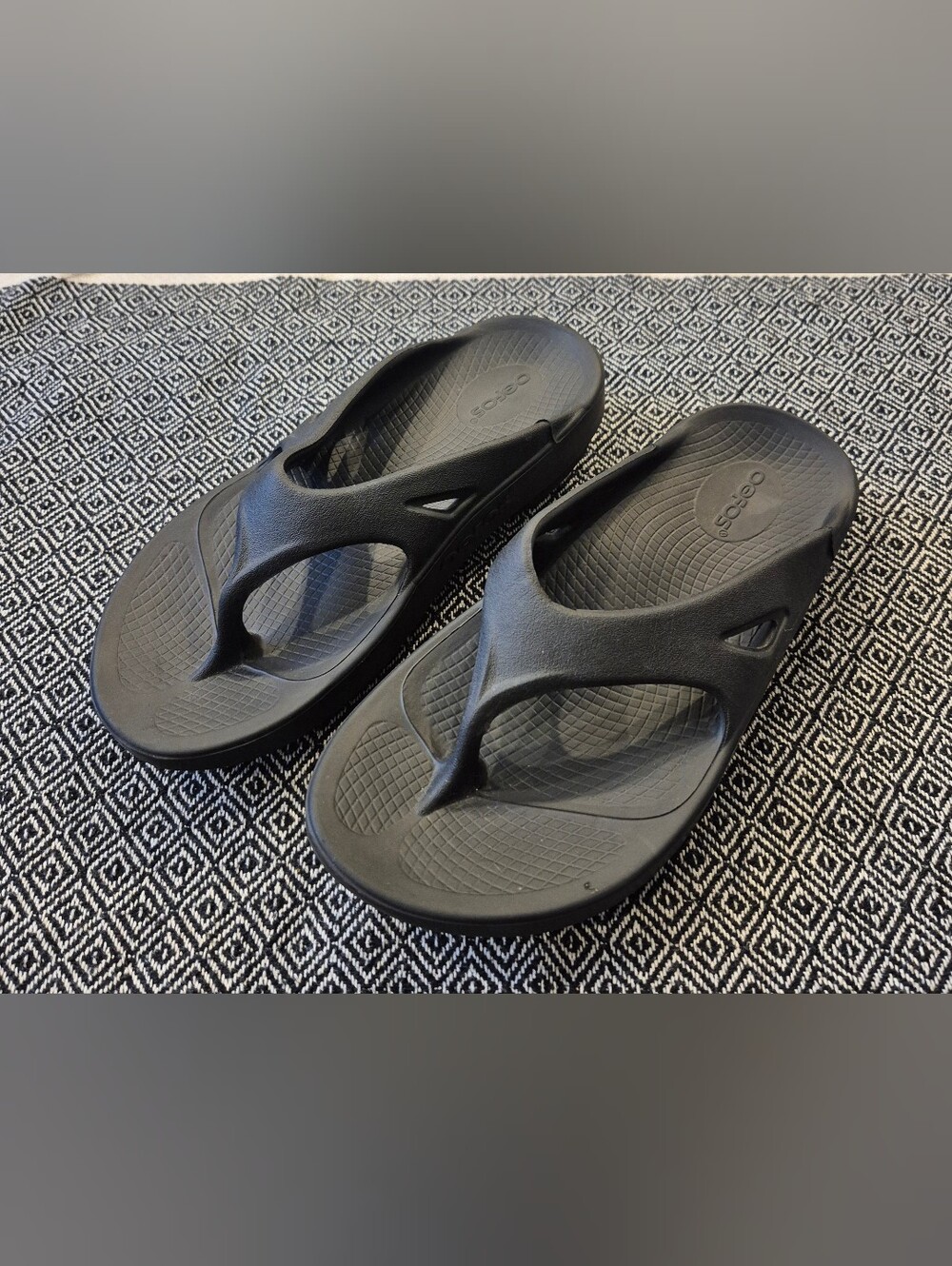 Oofos Black Recovery Flip Flips Size 8 Women's, 6 Men's